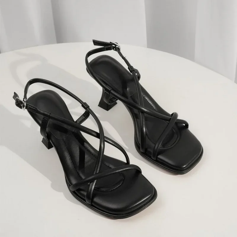 Kreuzbindung, quadratische Zehensandalen für Damen, 2024, Sommer, neues Temperament, High Heels für vielseitige, schlanke Absätze, römische Schuhe für Damen