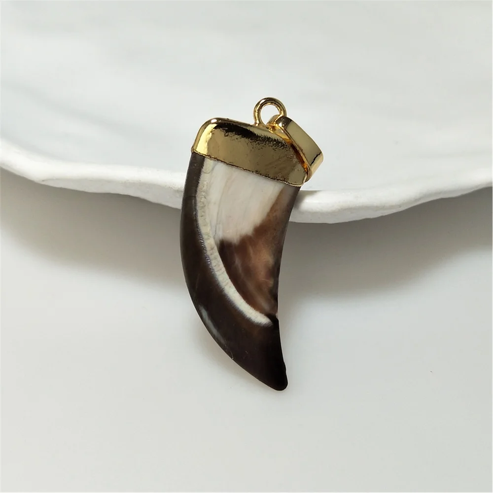 1Pc Natural Shell Pendant,Goden Plated Toothed Jewelry Accessory,For Women\'s Necklace/Earrings Making PD631