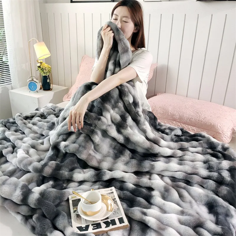 

1 PC Artificial Rabbit Velvet Blanket Comfortable Soft Blanket Double Sided Velvet Thickened Multifunctional Gift Blanket