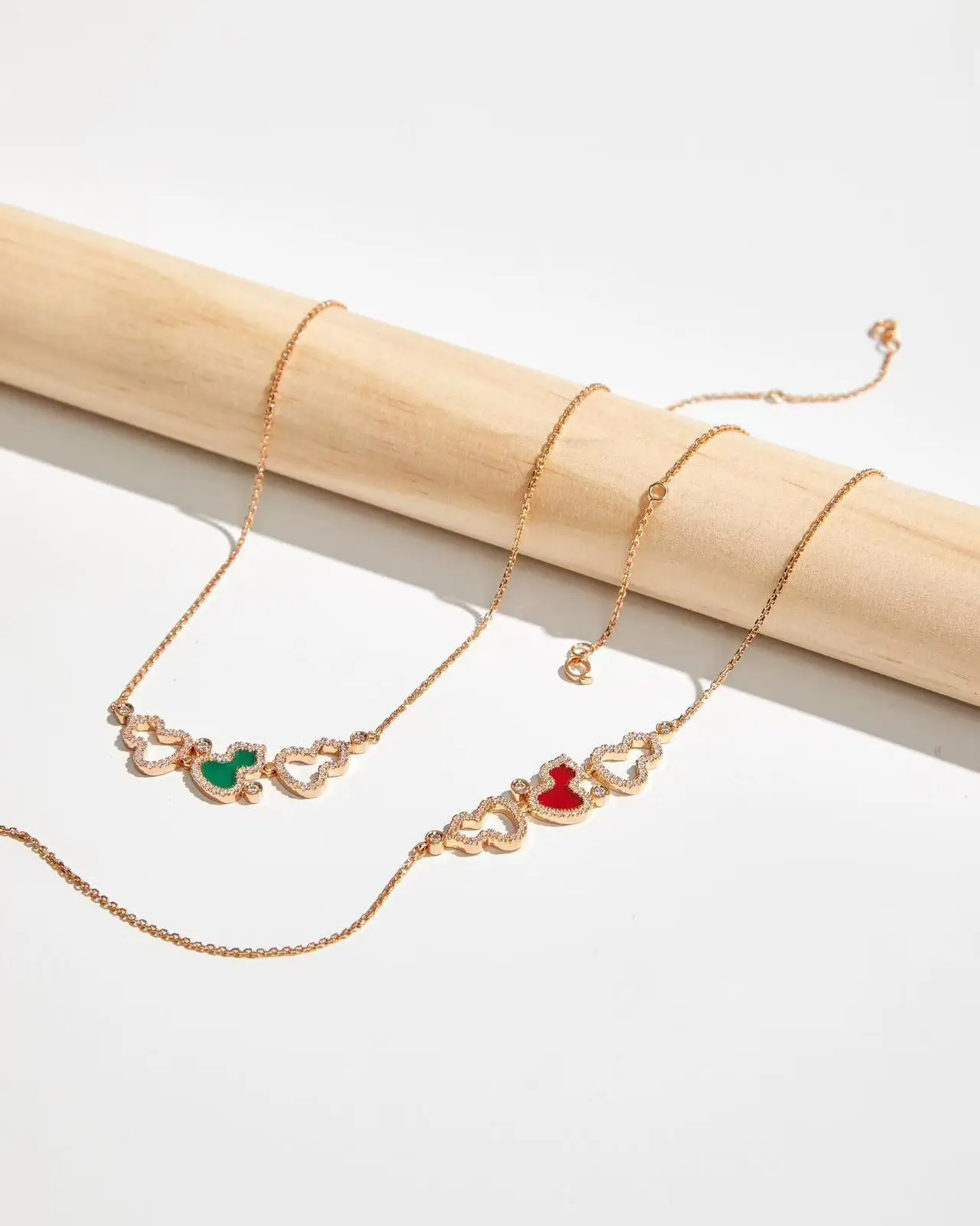 

New light luxury high-end full diamond hollow gourd necklace with versatile collarbone chain temperament