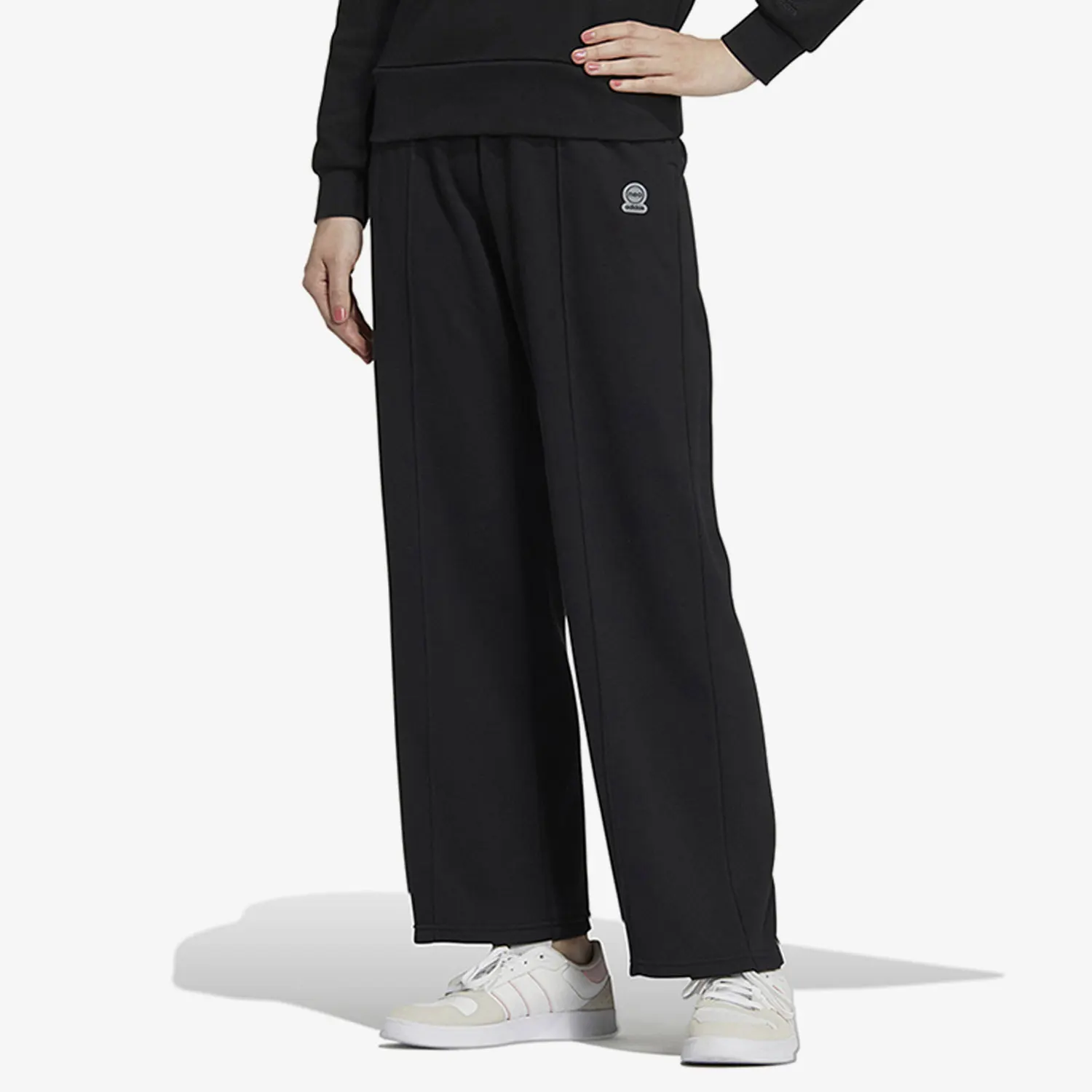 adidas-–-pantalon-ample-et-respirant-pour-femmes-serie-neo-authentique-pour-le-sport-et-les-loisirs-hm9554