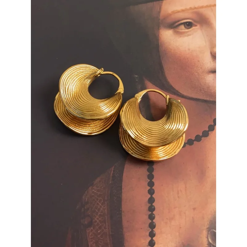 

Hong Kong style retro texture texture European and American style fashionable brushed texture earrings