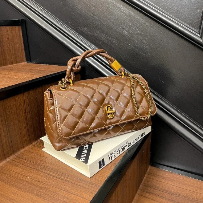 

Elegant Women's Messenger Bag Made Of Fine Leather Boasting High-End Trendy Vintage Daily Look​