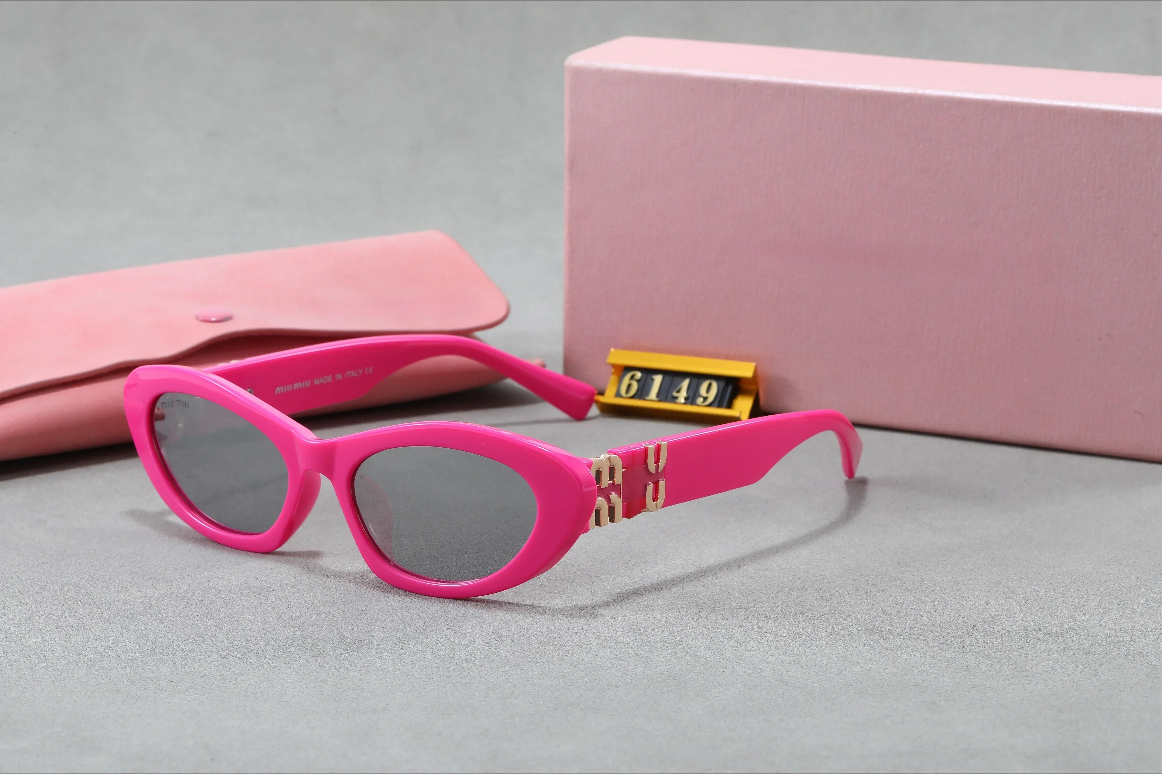 

2025 New Designer Polarized Sunglasses UV400 Luxury Lightweight Driving & Outdoor Anti-Glare Chic Frame