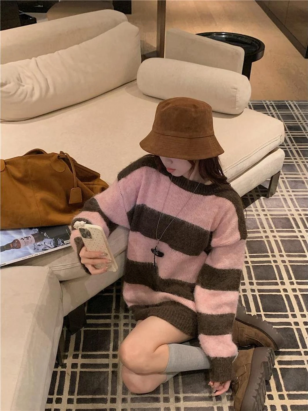 เสื้อสเวตเตอร์ผู้หญิงทรงหลวม คอกลม ลายทาง สีสันสดใส สไตล์ลำลอง ดีไซน์เรียบง่าย ใส่สบาย แขนยาว สำหรับฤดูใบไม้ร่วง ปี 2025...