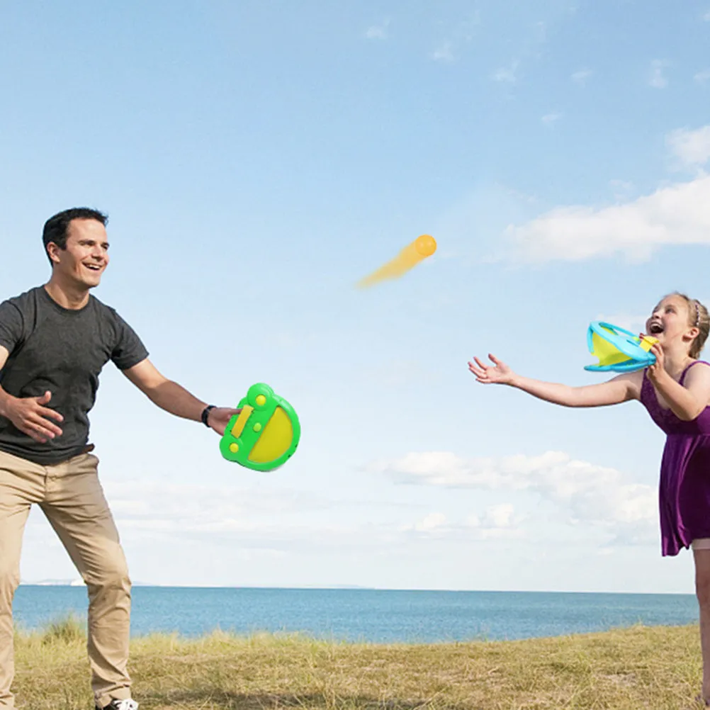 

Набор для игры в мяч: 1 ракетка, 2 мяча, случайный цвет. Игра для взаимодействия родителей и детей на свежем воздухе. Подарок для детей.