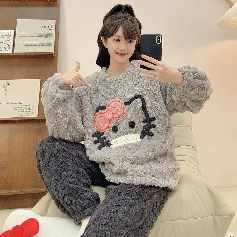 

Комплект зимней пижамы Sanrio Hello Kitty (корейская версия) для женщин больших размеров: уютная домашняя одежда из очень толстого теплого флиса 2026