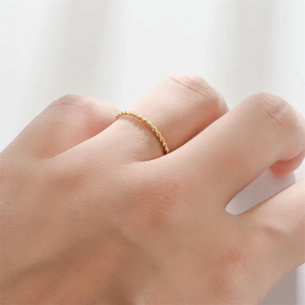 Anillos de dedo giratorios en espiral de acero inoxidable para hombre y mujer, anillos redondos chapados en oro para parejas de boda, regalo de fiesta, joyería minimalista, 1 ud.