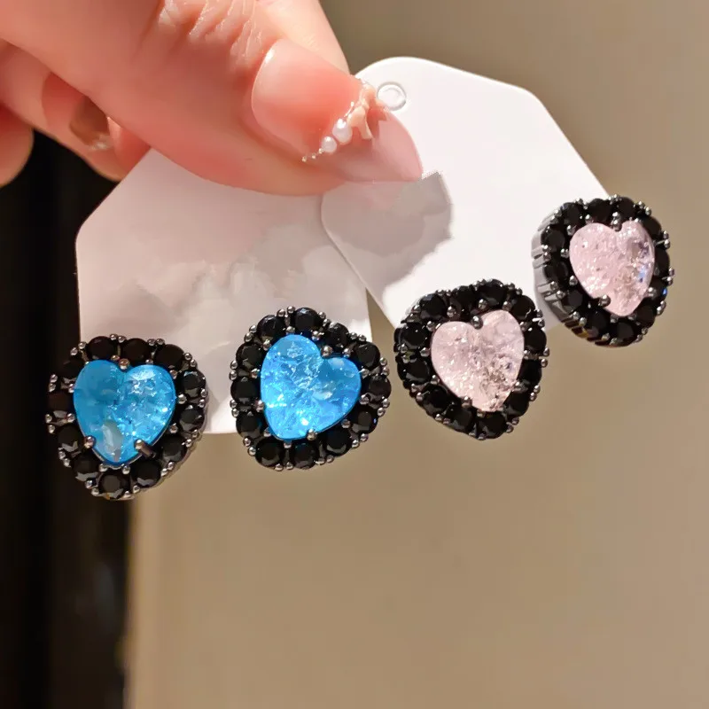 Luxury Love Heart Earrings Black Pink Blue Women Fashion Charming Delicate Stud Earrings Wholesale