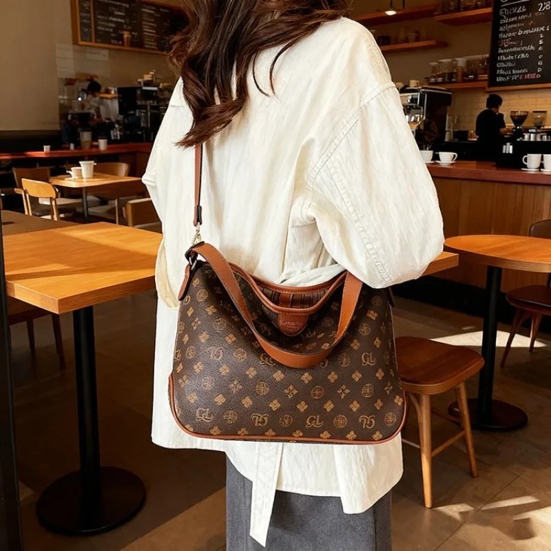 

High-End Minimalist Simple Vintage Women's Messenger Bag Elegant Leather Letter Logo Large Capacity Diaper Bag Popular Classic