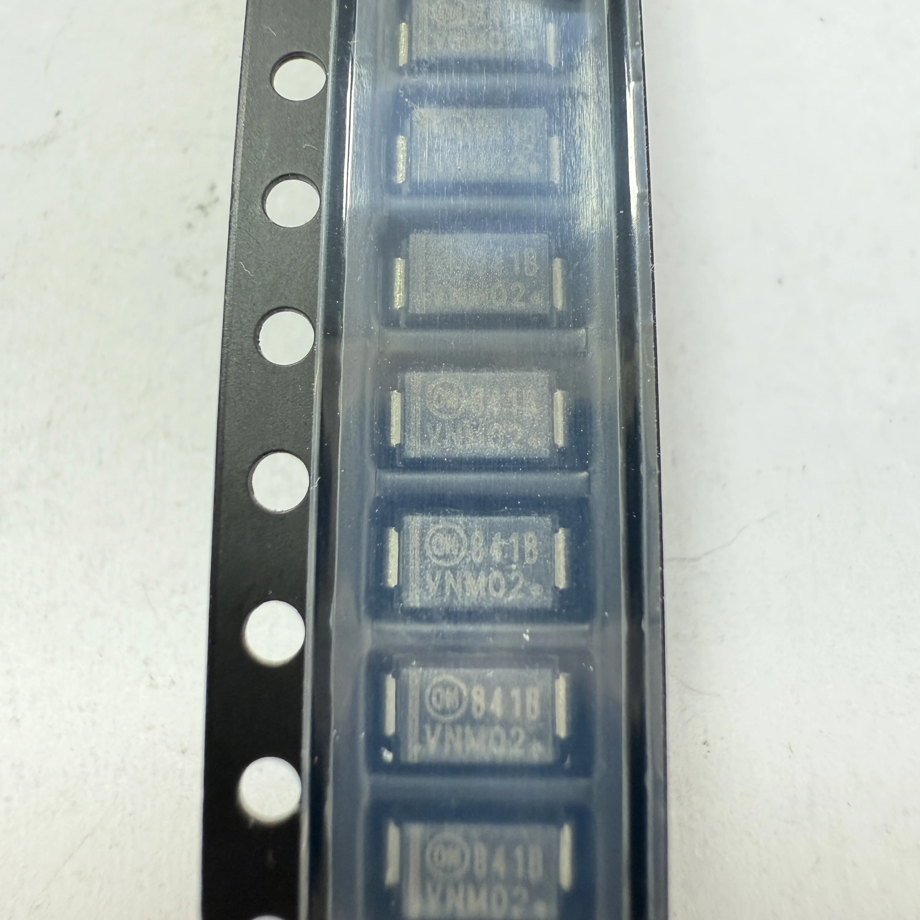100PCS/LOT 1SMA5941BT3G (Zener Diodes)
