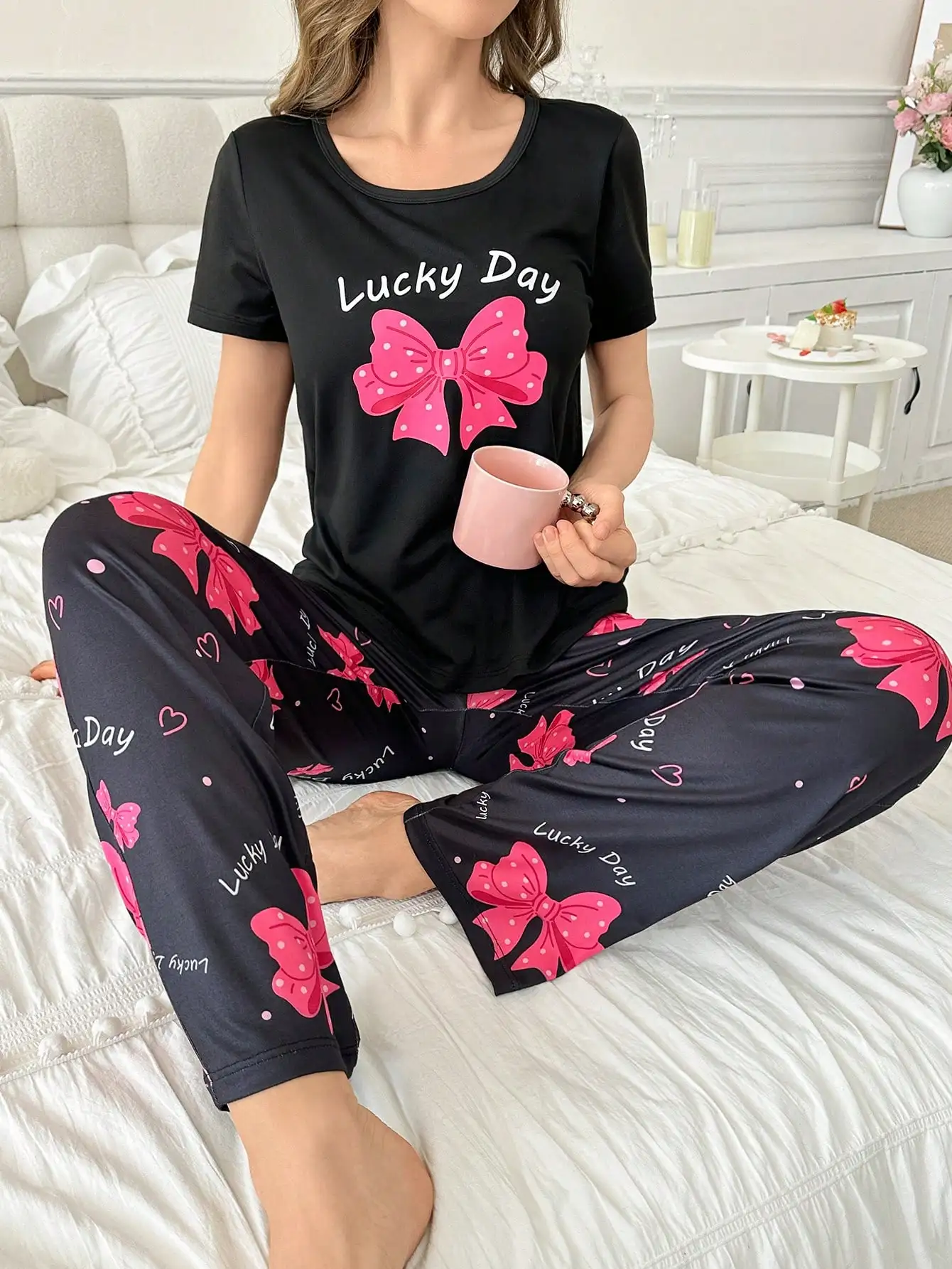 

Женские пижамы, повседневные, удобные, милый топ с бантом, брюки с короткими рукавами, можно носить на улице, домашний пижамный комплект