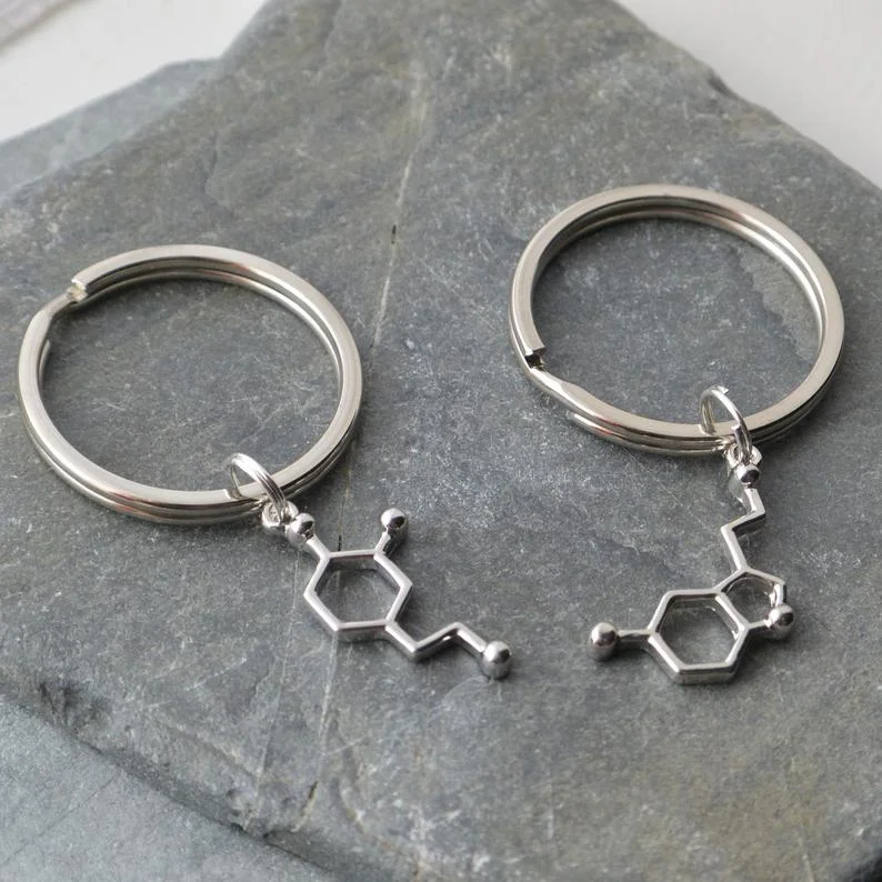 2021 NEW Set Of 2 Science Key Rings Serotonin And Dopamine Molecule Gift For Lover MEN WOMEN Fashion Chain Chemistry Jewellery