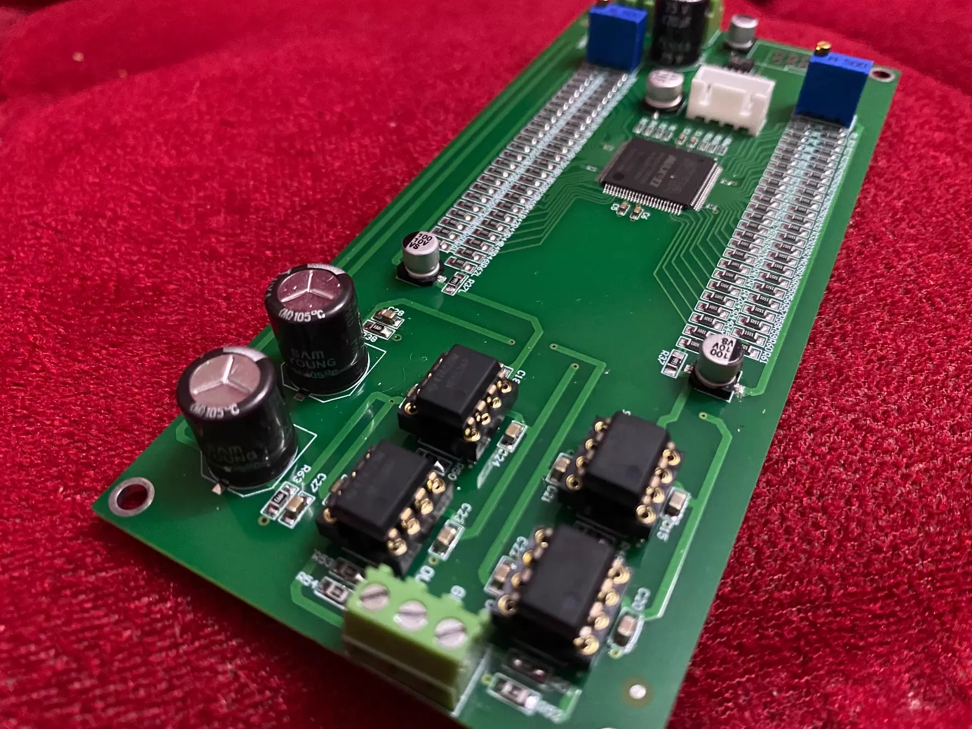 

Discrete R2R architecture 24-bit decoding