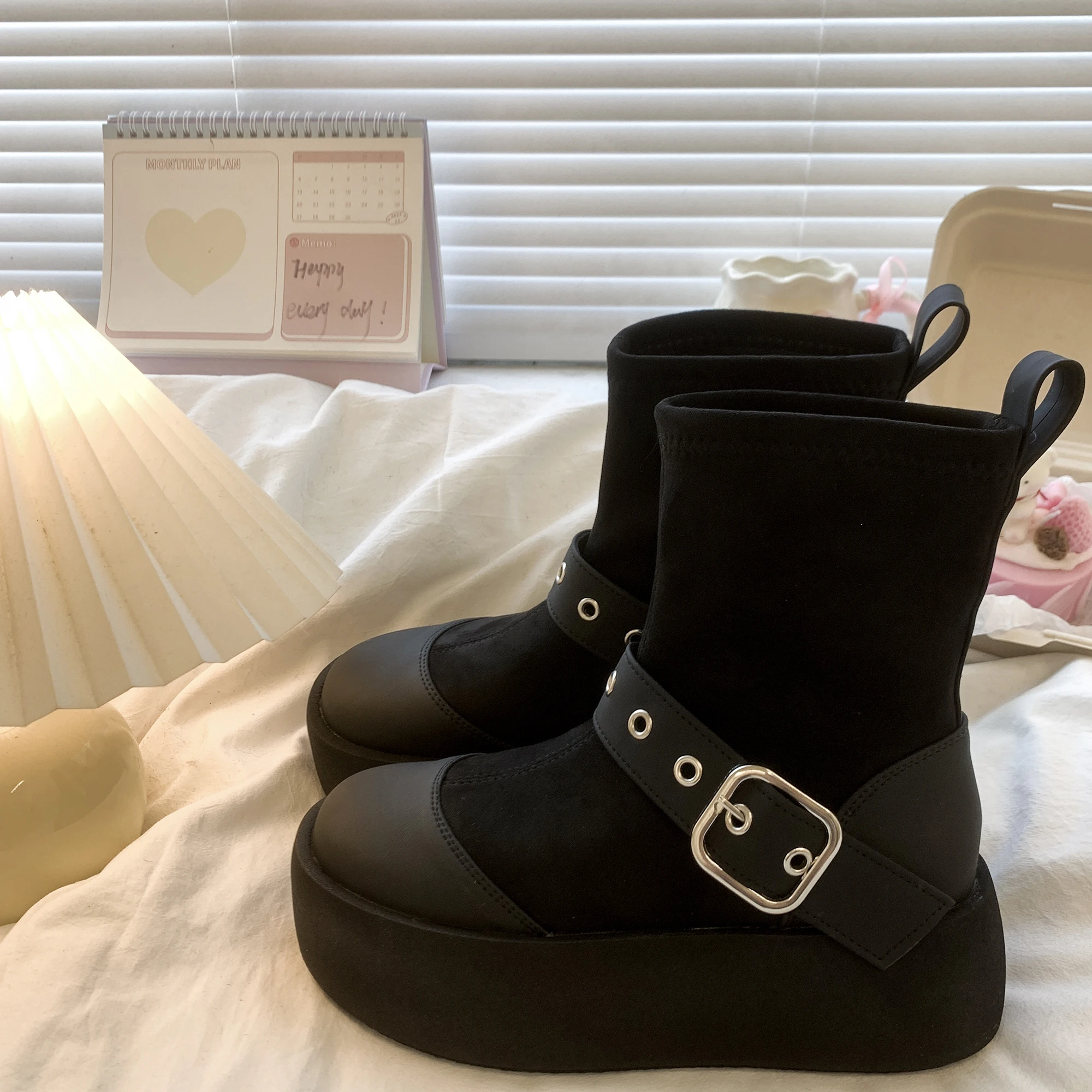 Белые ботильоны, женские низкие ботинки, элегантные женские ботинки в стиле рок-Лолита, осенние ботинки в стиле ретро, новинка 2025, элегантная обувь в стиле рок, Aut