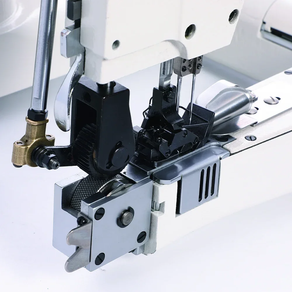 DS-928-2PL High Speed Off-the-Arm Chainstitch Sewing Machine, With Puller Device for Jeans Sewing
