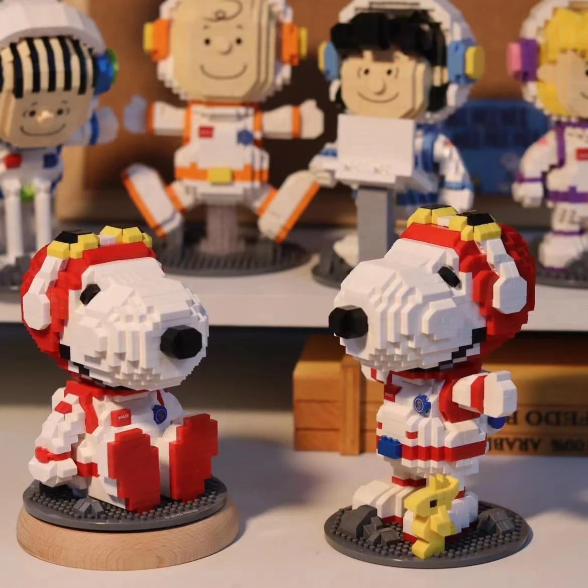 新しい HSANHE スヌーピーアニメアクションフィギュアかわいいビルディングブロックマイクロダイアモンドレンガ DIY 組み立てるおもちゃ子供のギフトのため