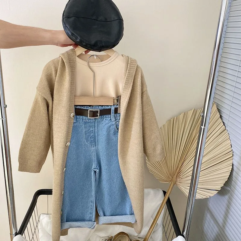 Girls lazy wind knitted cardigan 2025 spring new Korean version of the loose medium-length jumper solid colour jeans tide