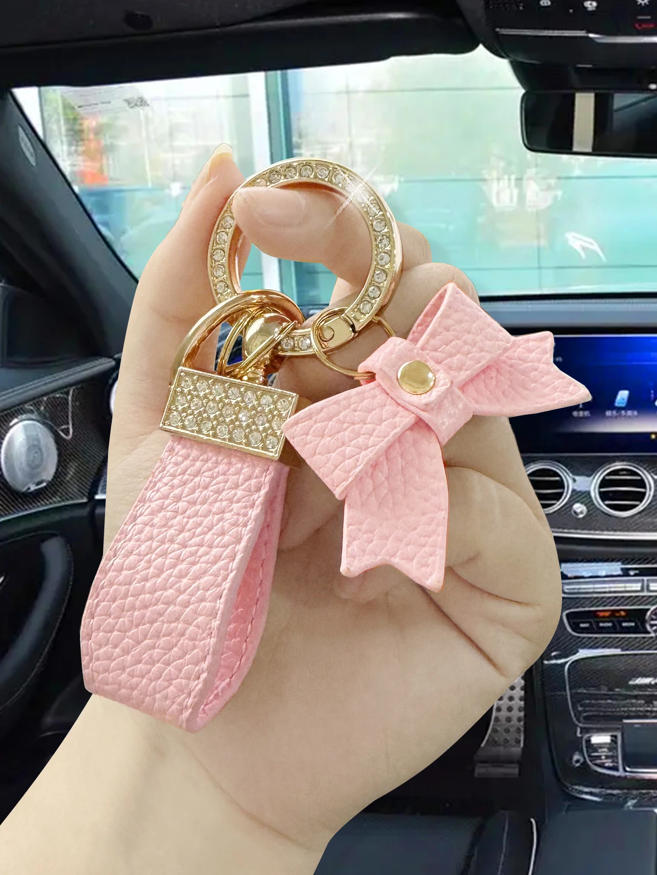 High end artificial diamond car keychain pendant, exquisite pink bow, lychee pattern hand rope keychain, exquisite ins car chain