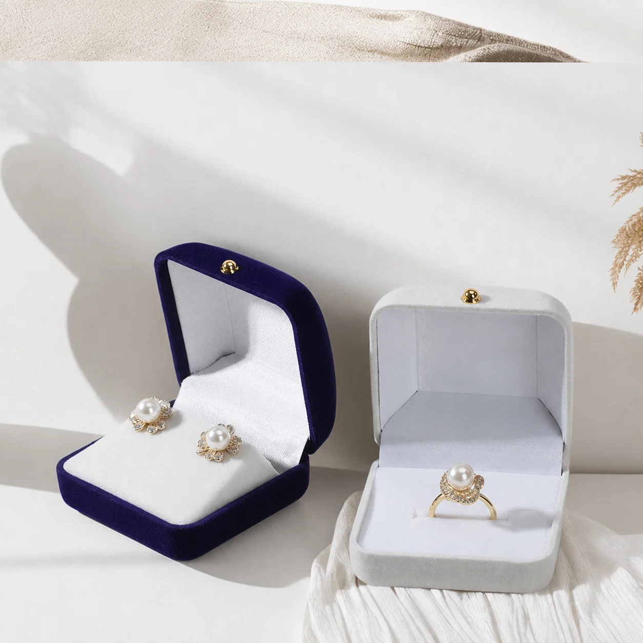 Jewelry Storage Box Exquisite Bracelet Pendant Box Pu Jewelry Case Light Luxury Velvet Flocked Box For Retail Display Engagement