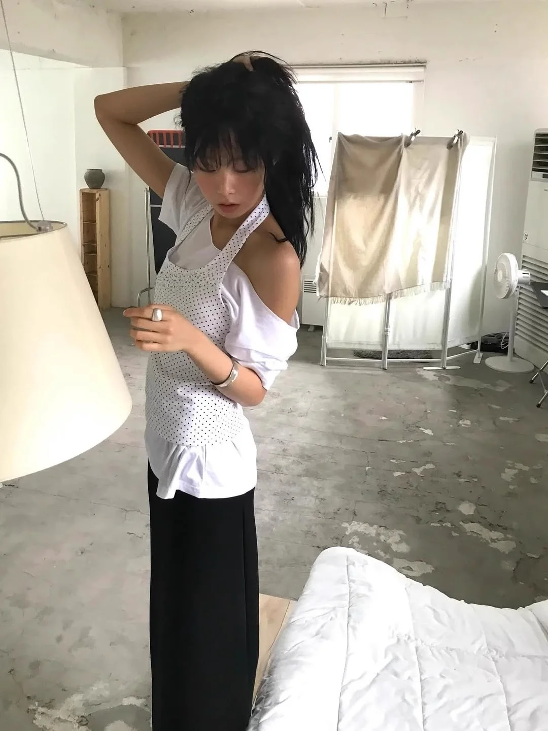 Unique SEI Korean Sle Summer Lazy Diagonal Collar oulder Bared Loose ort Sve T-irt Polka Dot Ne Hanging Top