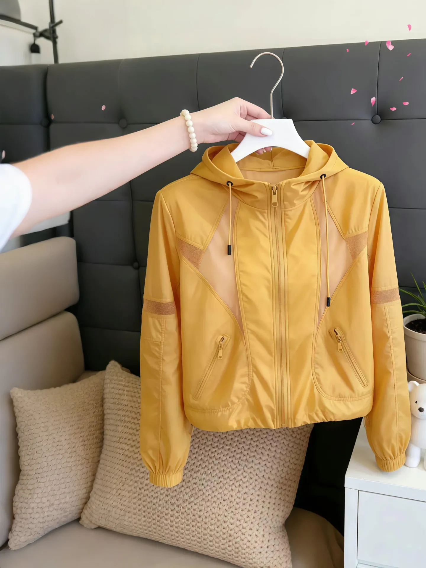 

Women's Casual Yellow Jacket 2026 New Summer Fashionable Breathable Long Sleeve Commute Wind Resistant White Enhancing Top