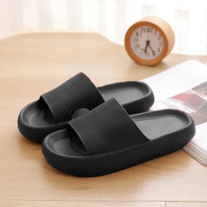 Hoge kwaliteit Vrouwen Dikke Slippers Indoor Home Eva Zachte Zool Kussen Slides Sandalen Vrouw Zomer Antislip Strand Slippers Nieuw