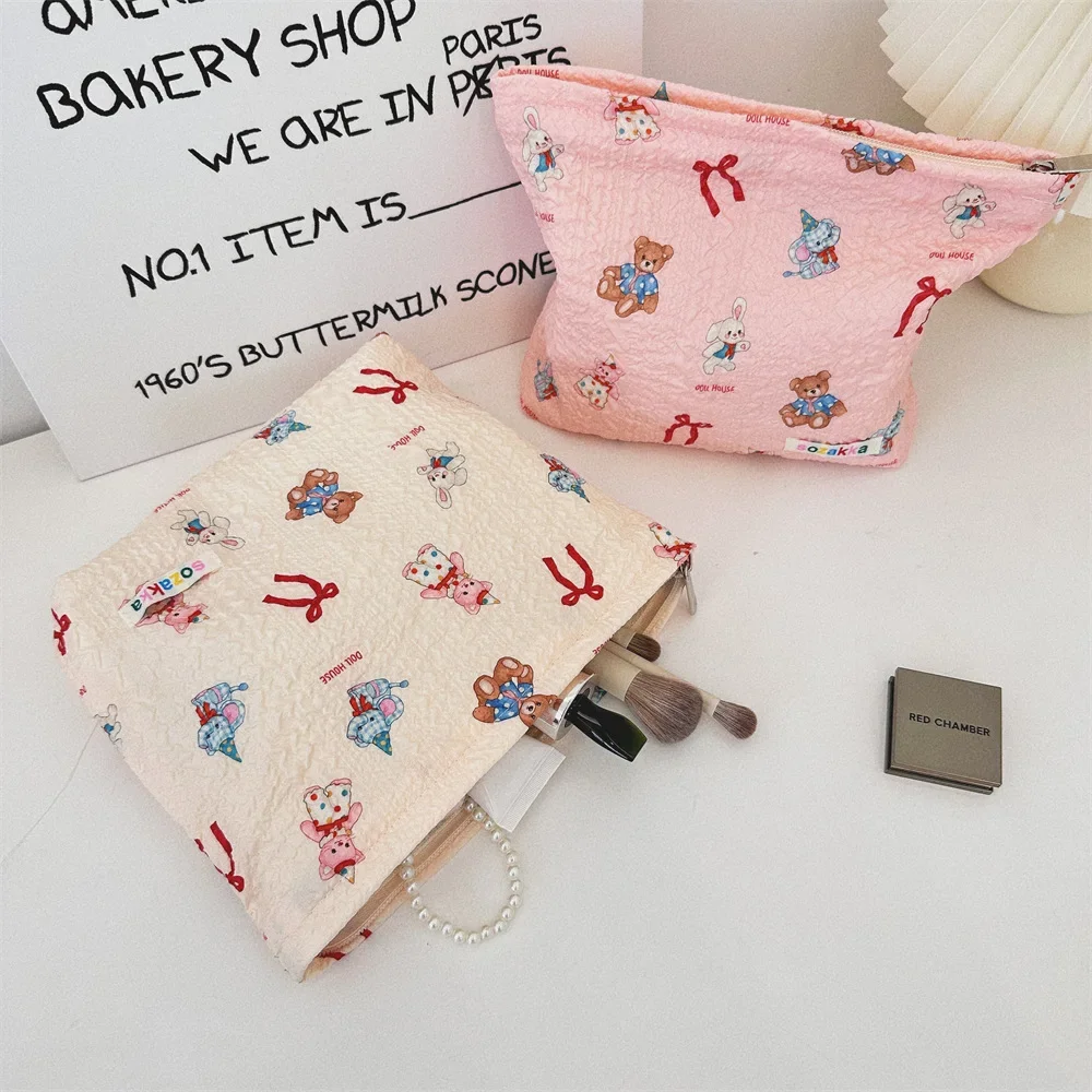 New Cute Bear Printed Makeup Bags Fashion Cosmetic Bag Women Clutch Bag Large Capacity Cosmetics Storage Bag Travel Organizer