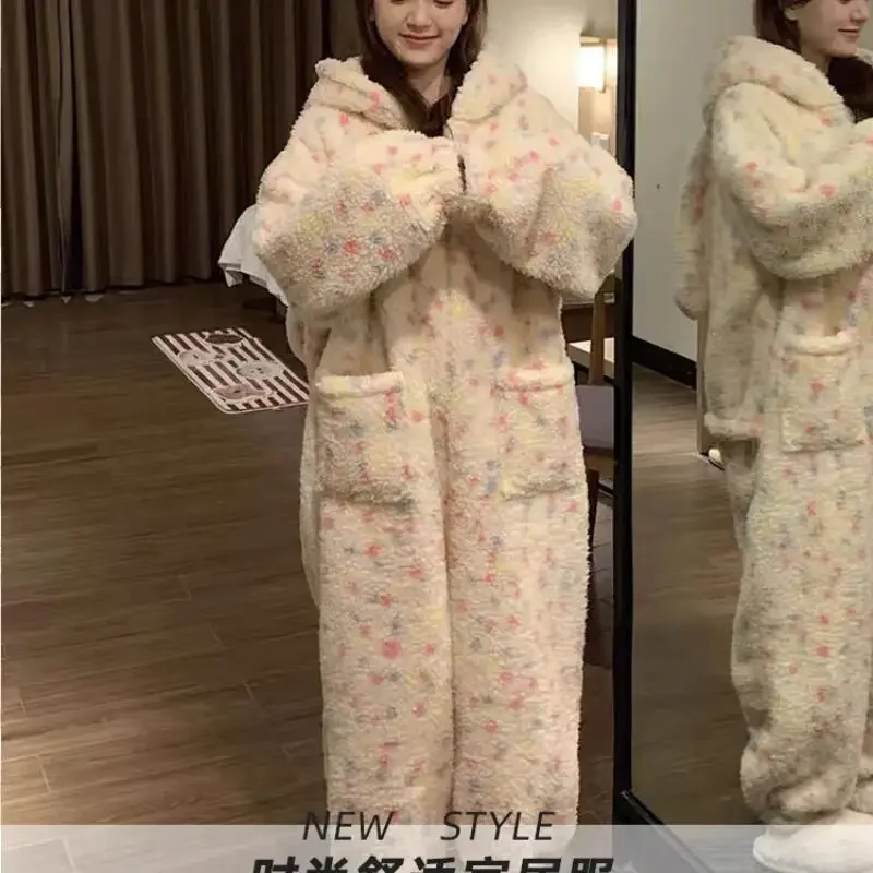 Combinaison d'hiver à capuche avec oreilles de lapin à pois, vêtements de maison en corail épais de dessin animé pouvant être porté à l'extérieur, 2025