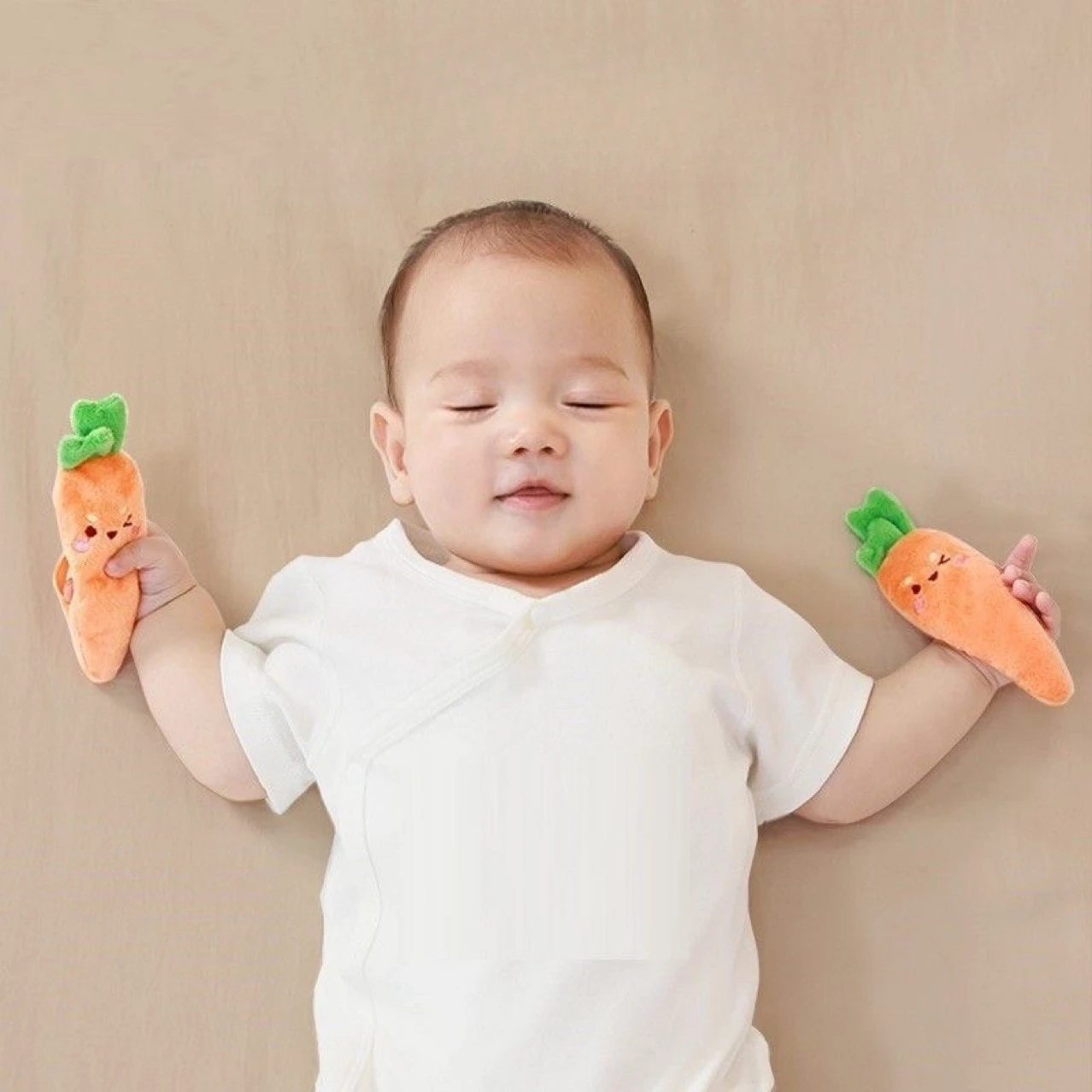 Developmental Hand Grip Toddler Toy Cute Stuffed Carrots Figure Hand Grip Toys Toddler Sleep Soothers Toy for Baby Boys Girls