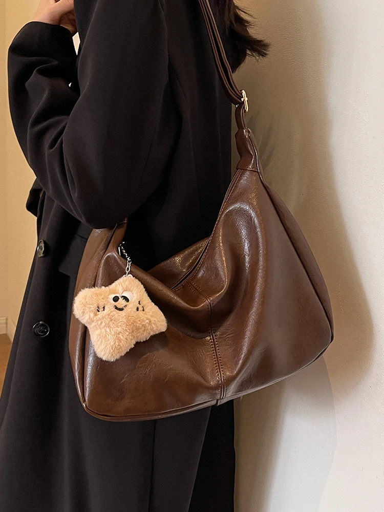 

Большая женская сумка через плечо 2025 года, новая осенне-зимняя сумка-кроссбоди, бордовая сумка-пельмень из мягкой искусственной кожи на молнии