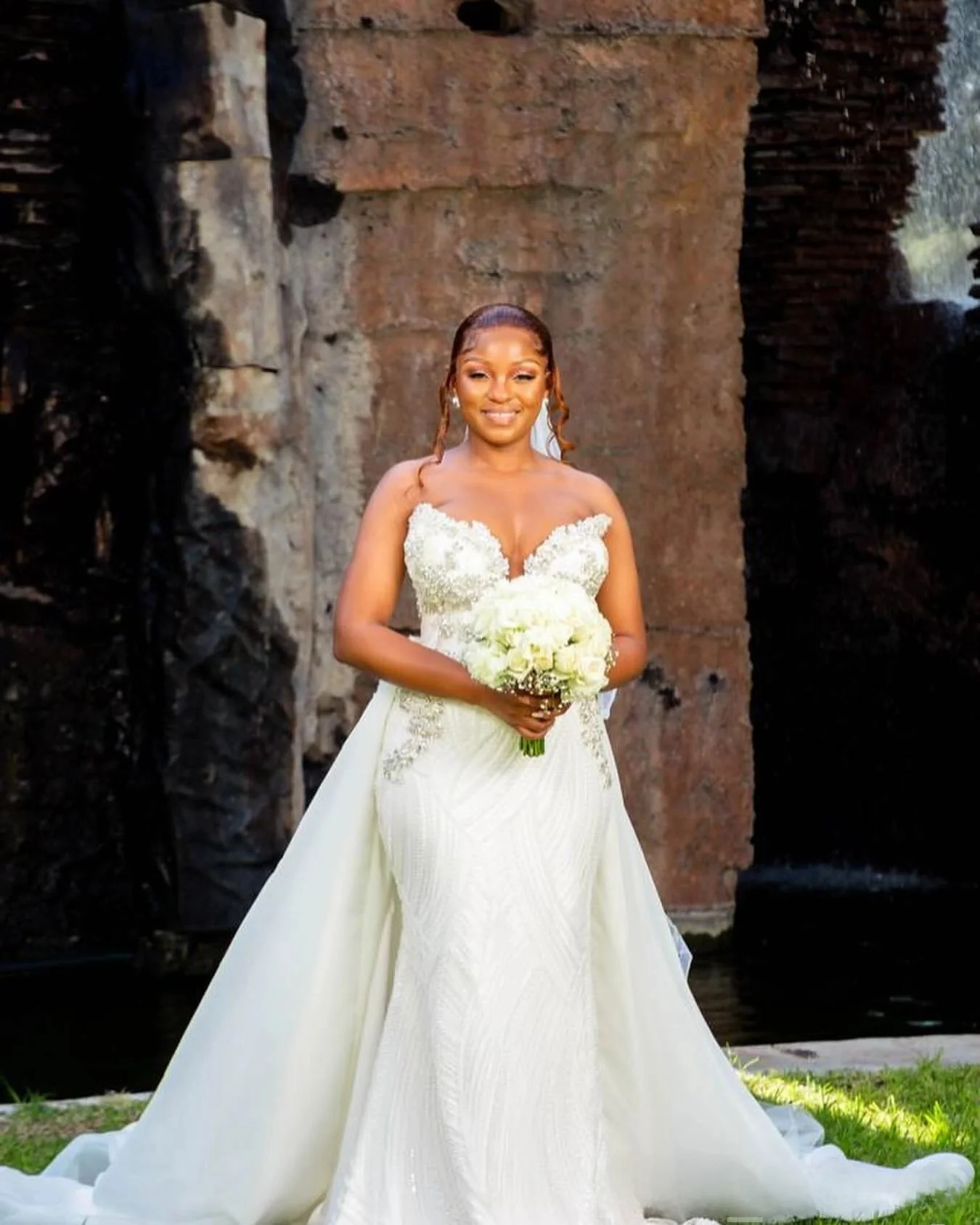 Customized Sweetheart Sparkly Crystals Beads  Wedding Dress Vestidos Noivas  Long Sleeve Africa Bridal Gown with Removable Skirt