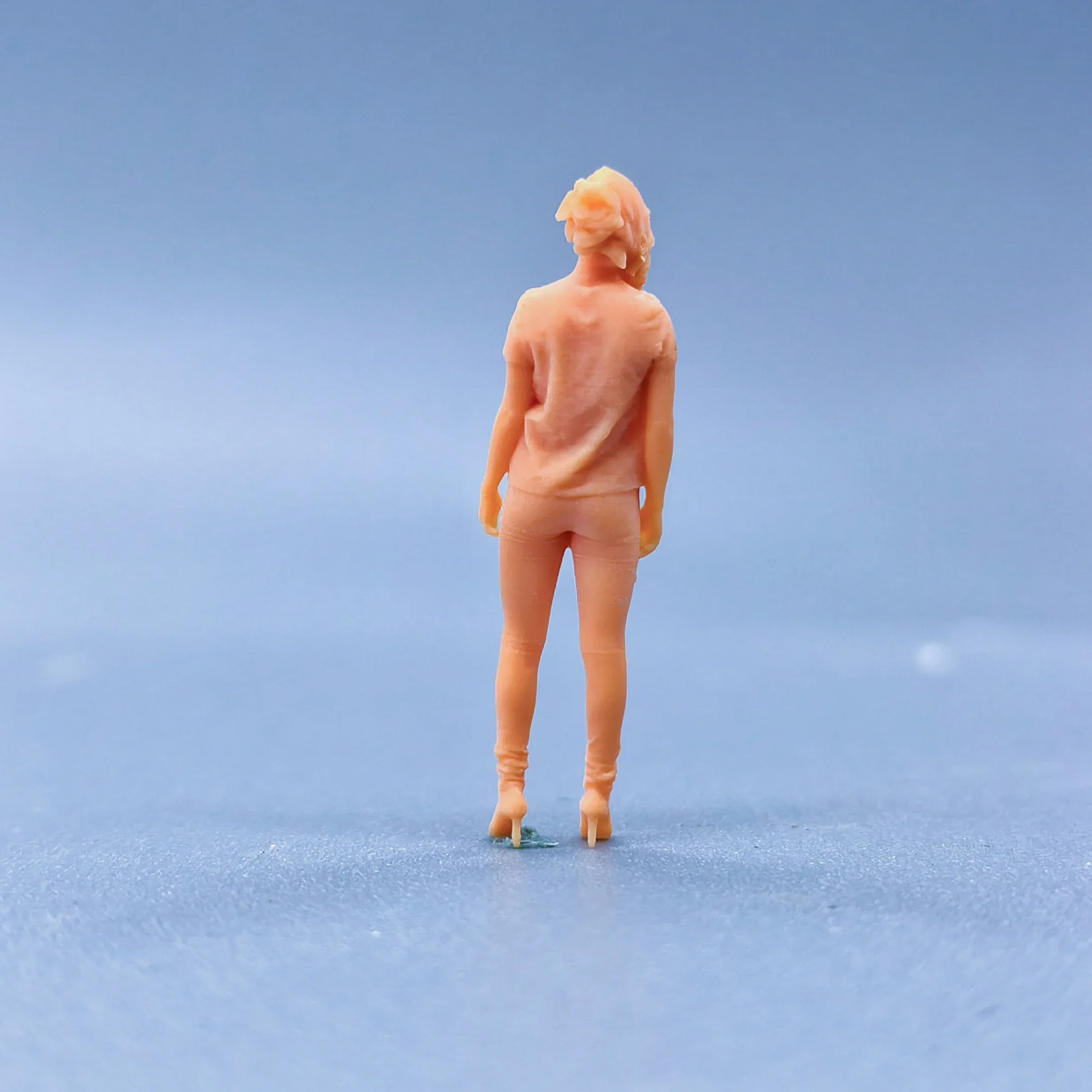 1/64 1/43 Figuren Maßstab Modell Harz Mädchen trägt kurze Ärmel ungefärbte Miniaturen Diorama handbemalt L316
