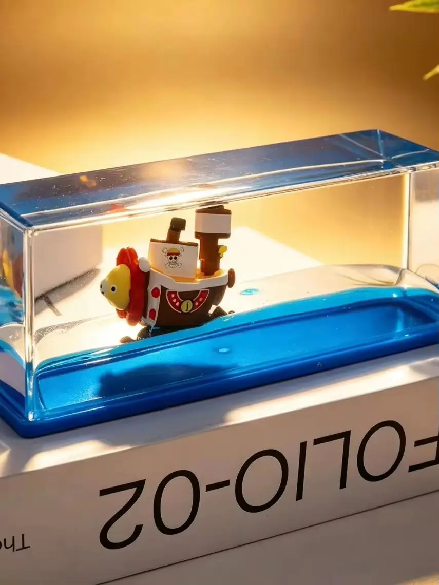 Heißer Verkauf: One Piece Flüssigkeits-Schiffsbox „Thousand Sunny Going Merry“ – Schwimmende Boot-Vitrine, Anime-Desktop-Deko, Sammlerstück, Geschenk
