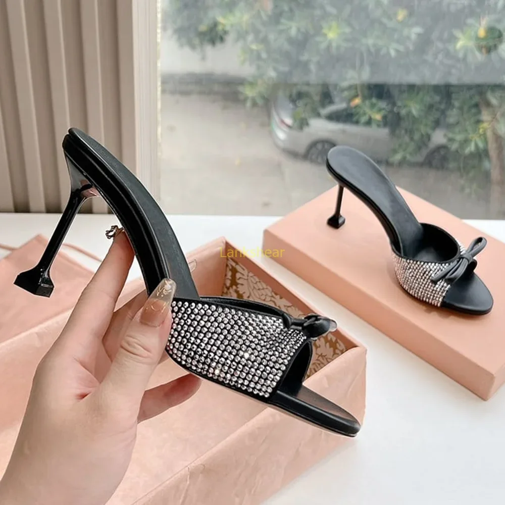 

Тапочки в странном стиле с кристаллами, пикантные слипоны с обнаженным носком, новые поступления, модная женская современная обувь