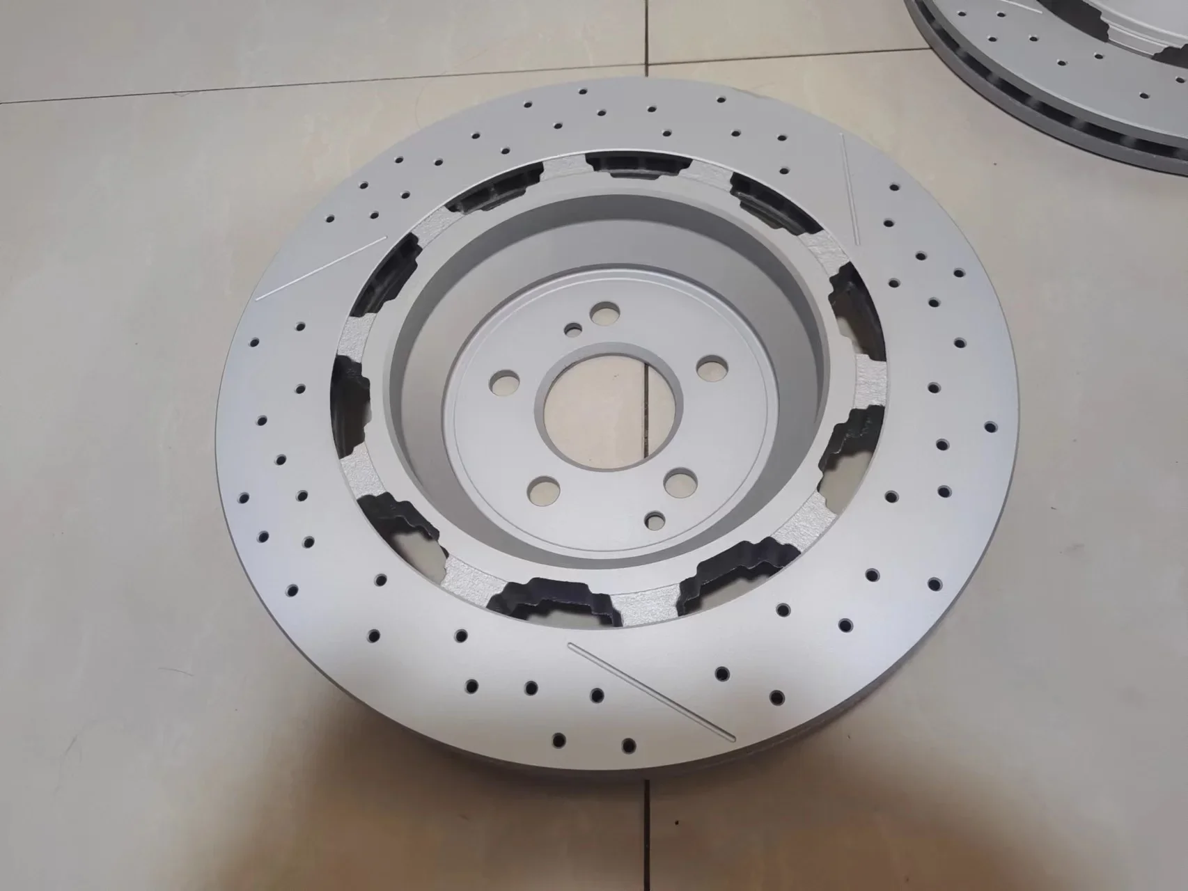 أفضل بيع2314230612 2314230712 A2314230612 A2314230612 قرص فرامل Sui للعجلة الخلفية W222 #4