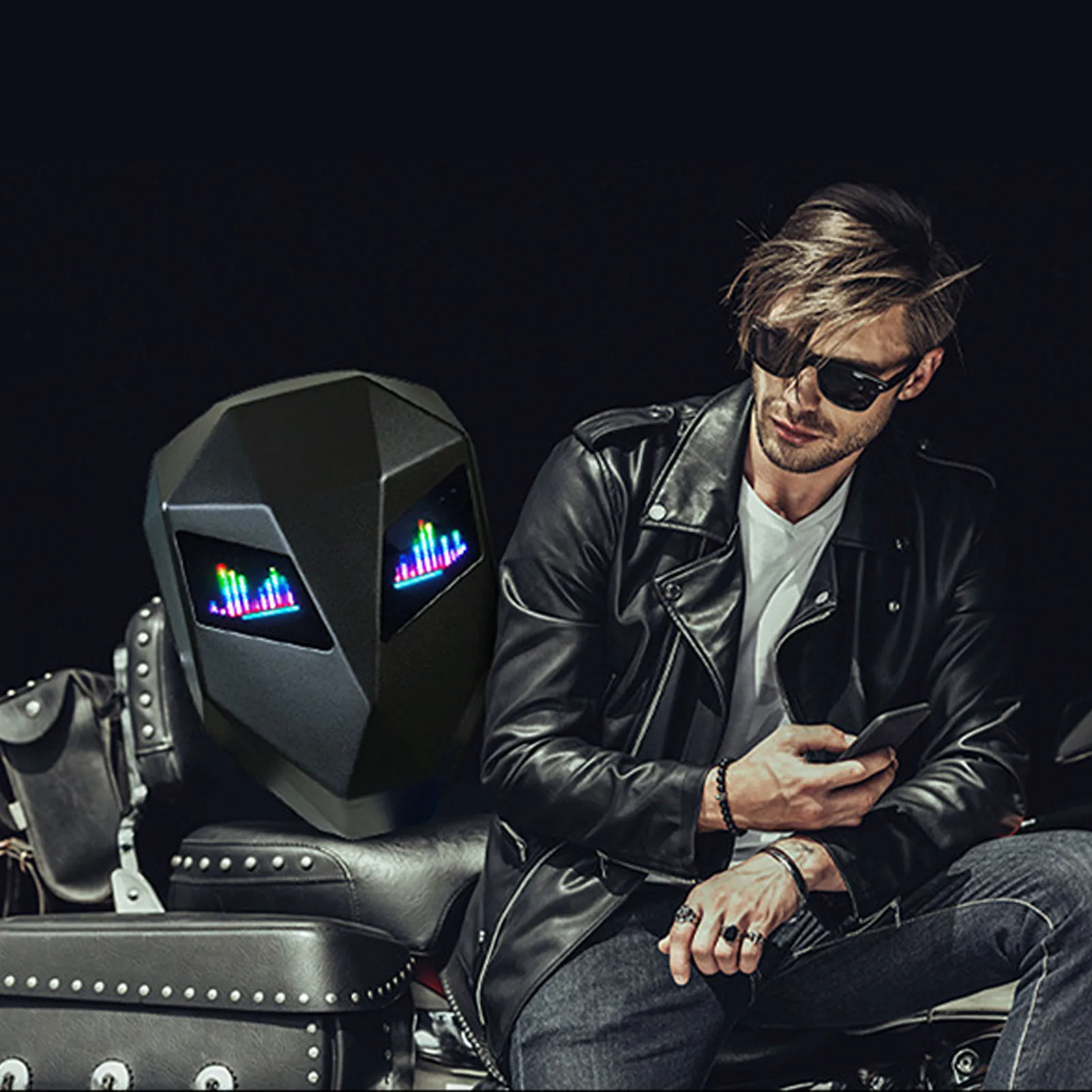 

Светодиодный рюкзак Bluetooth APP Управление Программируемый экран Твердый корпус Сумка для шлема для путешествий Езда на мотоцикле