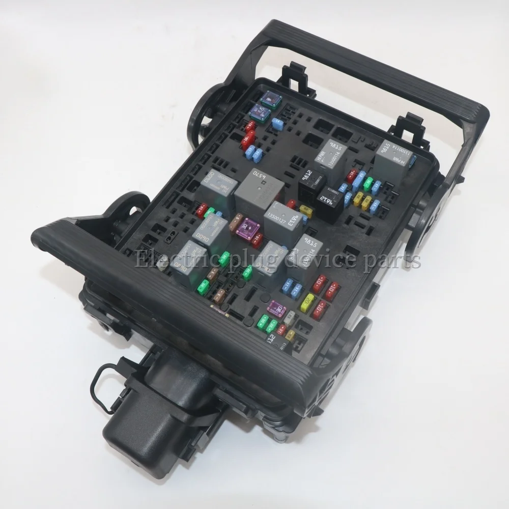 

84303178 84303175 23285572 Power Distribution Center Fuse Box for Chevrolet Tahoe Silverado GMC Sierra 1500 2500 3500 2014-2019