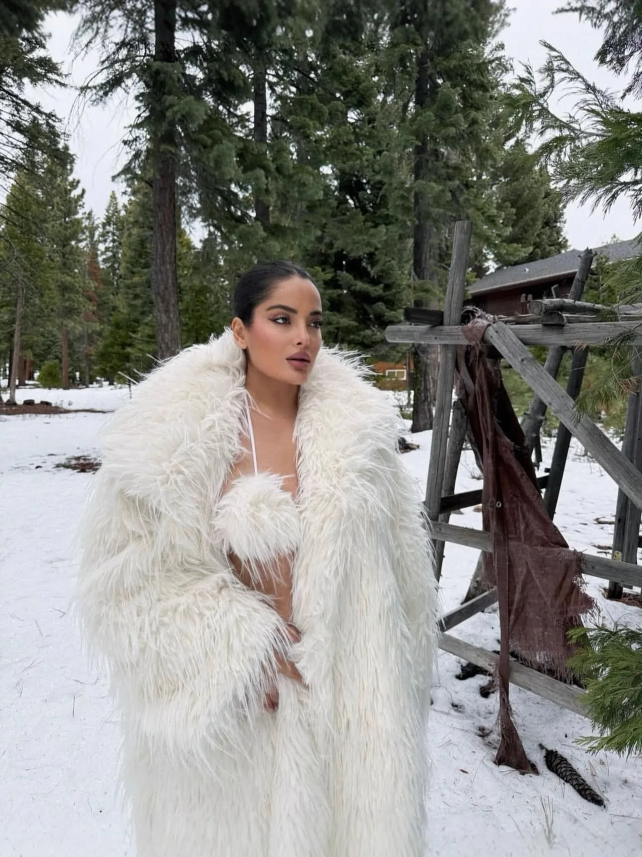 

Women's faux fur and plush clothes, extended artificial fur coats, thickened and warm fur jackets for winter