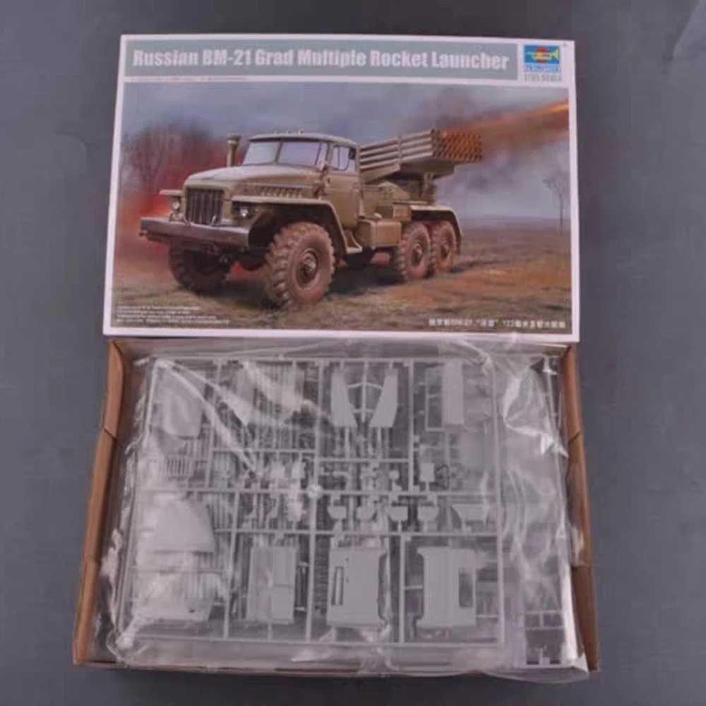 

Trumpeter 01028, масштаб 1:35, русский BM21 BM-21, выпуск, несколько ракеточных пусковых приборов, пластиковая сборная модель, комплект, строительная игрушка в подарок