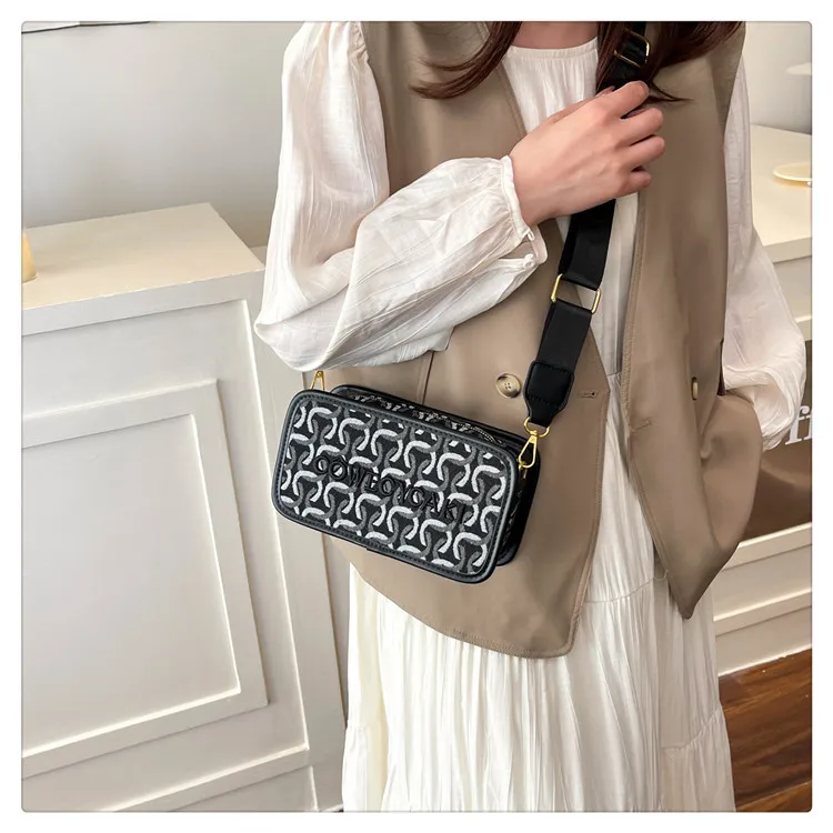 Chic 2026 Spring Patterned Tote | Women's Fashion Crossbody Bag, Versatile Designer-Inspired Shoulder & Handheld Purse