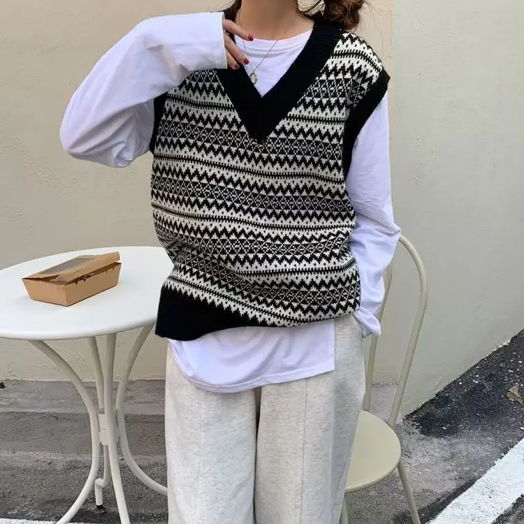 

2025 Autumn New Loose Stacked Vest Set with Color blocked Wave Pattern Knitted Vest