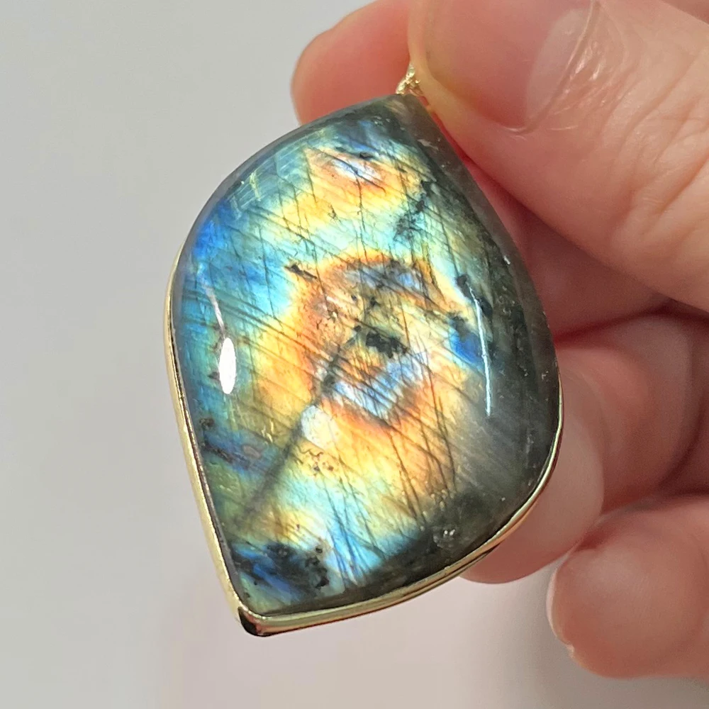 Natural Stone Multicolour Labradorite Pendant 1Pcs