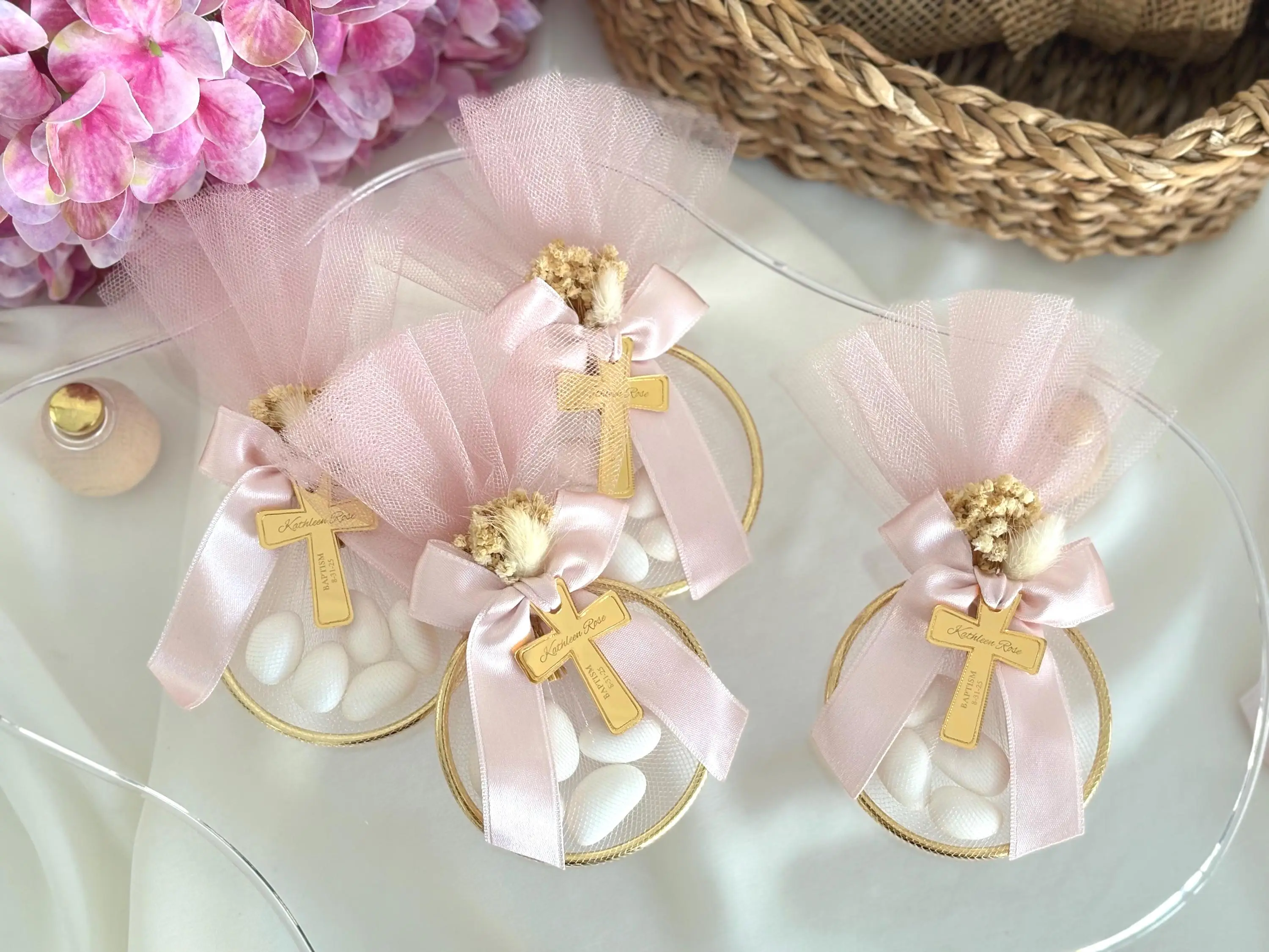 Personalisierte Taufgeschenke, Mandelbonbons in einem Ring-Tüllbeutel, Erinnerungsgeschenk zur Taufe – Band und Acryl nur im Lieferumfang enthalten – Detail 5