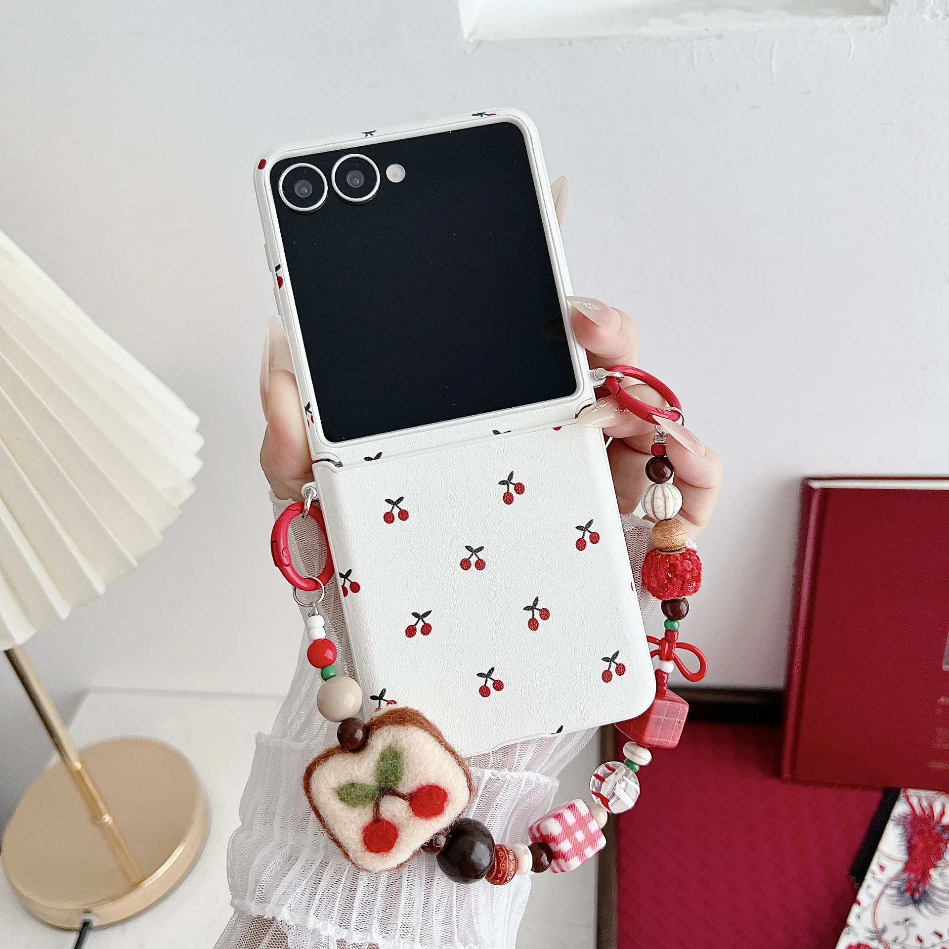 

Cherry Lanyard White Phone Case for Samsung Galaxy Z Flip 7 6 5 4 Protective Back Cover for ZFlip5 ZFlip6 ZFlip7 Case Shell