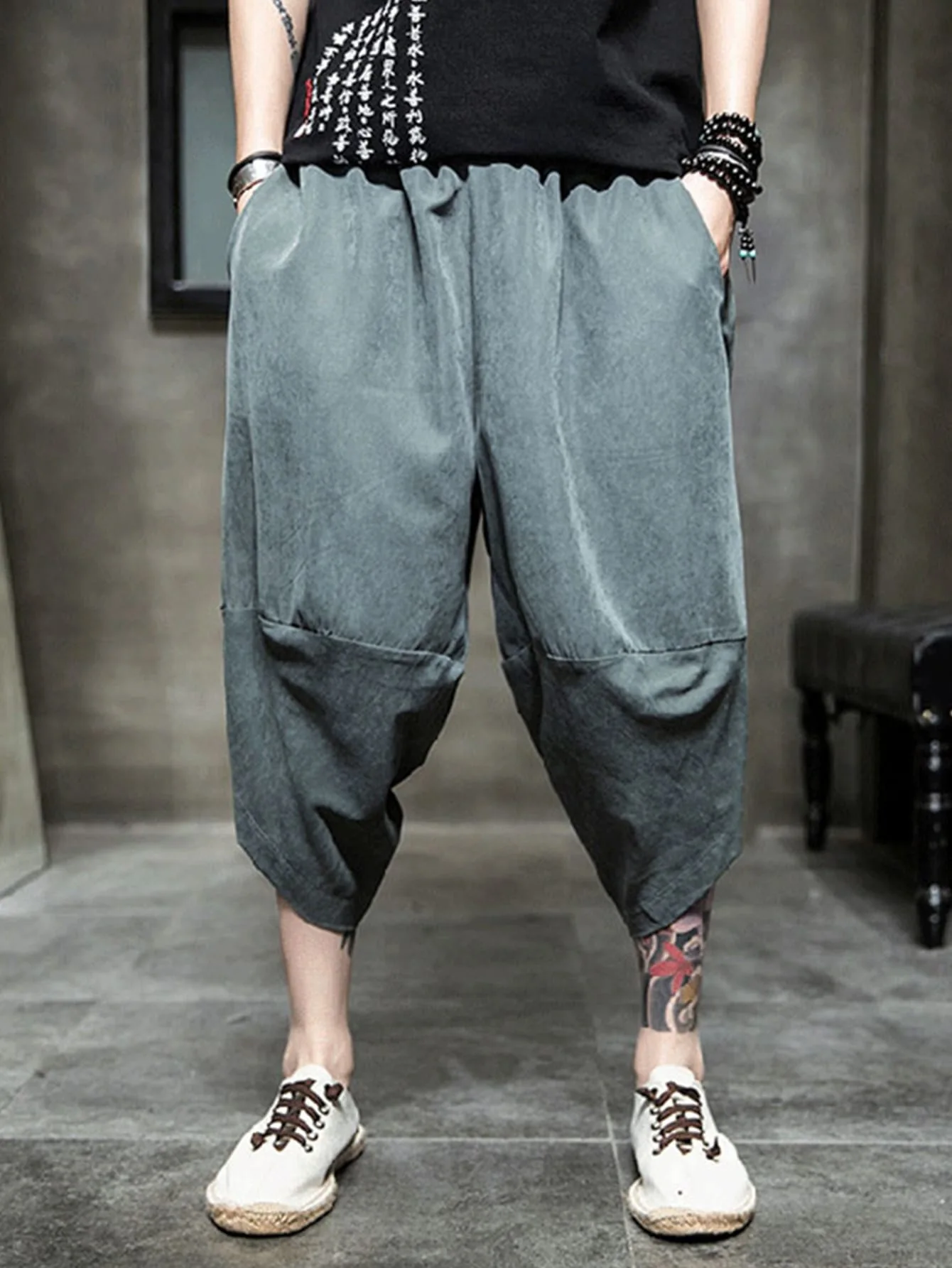 Herrenhose in Uni-Farbe, lässige 7/8-Länge, bequeme Passform, modisches Design, vielseitig, stilvoll für den täglichen Gebrauch. – Detail 2