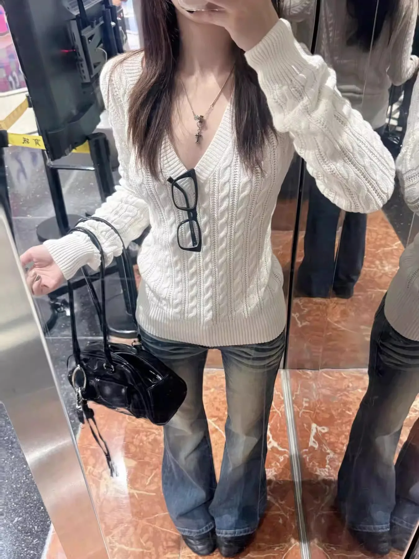 

Korean Style Twist White V-Neck Knitwear Women's Autumn Winter Slim Fit Soft Top Inner Wear Cotton Long Sleeve Casual Shirt