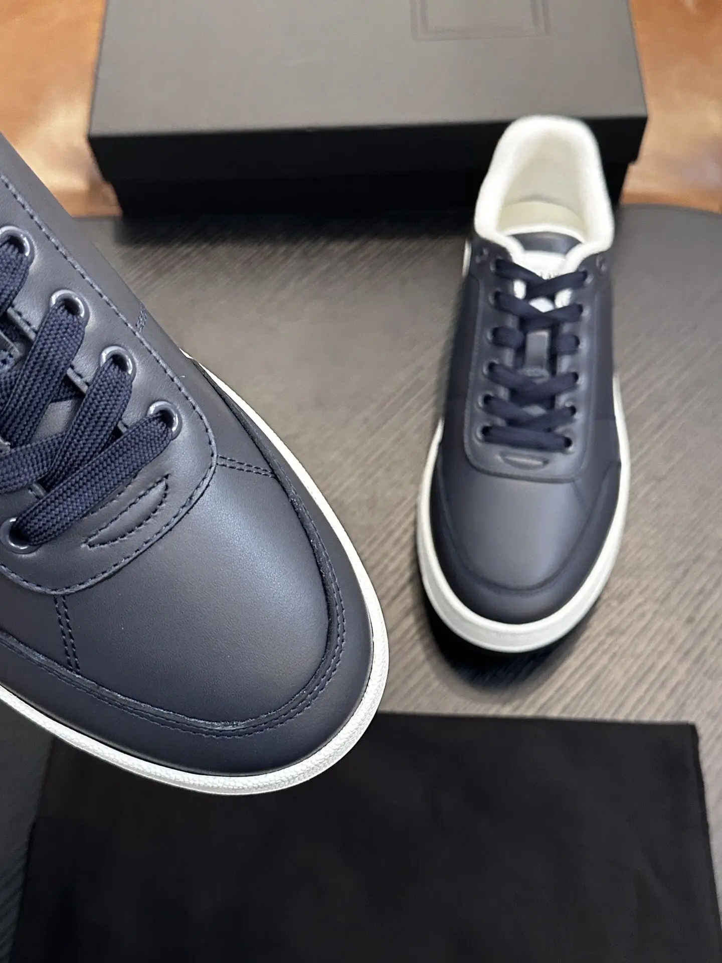 Unisex Dark Grey Leather Fleece Lined Low Top Sneakers Solid Smooth Casual Shoes Flat Warm Autumn Winter Street Skate Footwear for Men Women