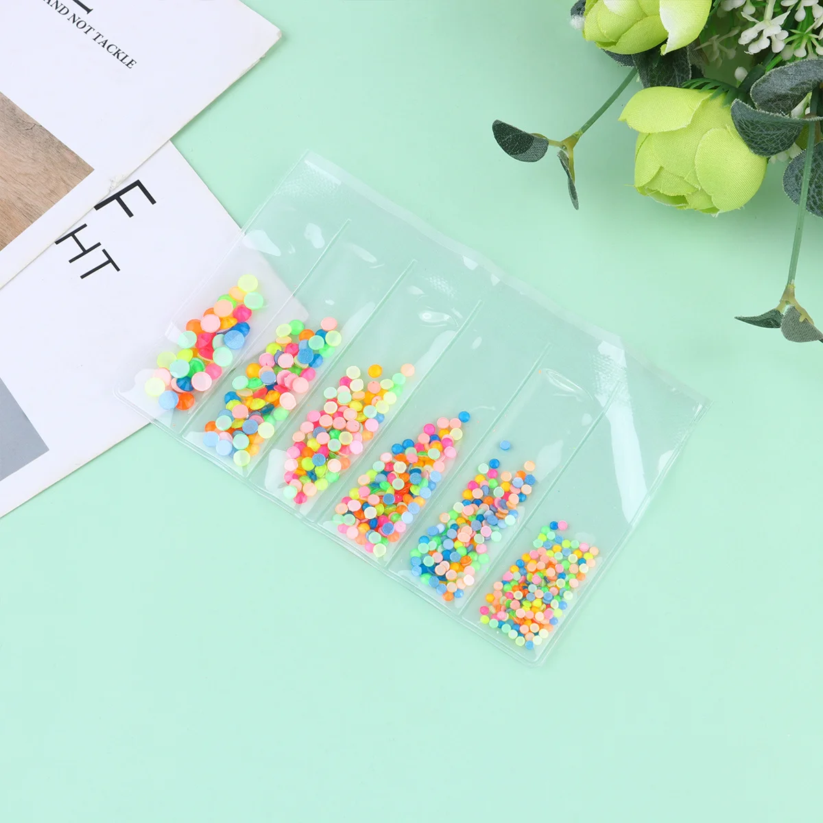 

850pcs Glow In The Dark Nail Rhinestones 6-Compartment Box Mixed Manicure Diamonds For Nail Art Decorations Uv Gel