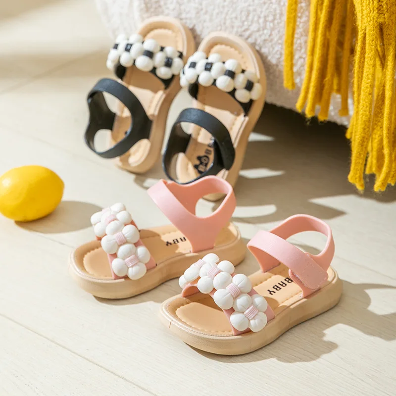 Pantofole per bambini di nuova moda estate ragazze fiori bagno casa scarpe da spiaggia antiscivolo indossabili sandali con fibbia per bambini con